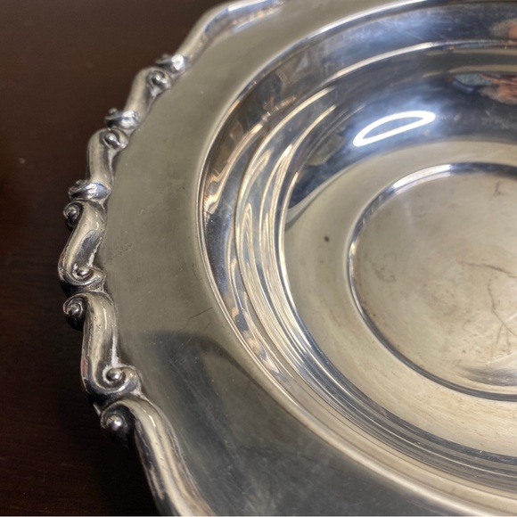 Vintage F B Rogers heavy, quality silver plated 8” bowl with elegant, scroll rim - Picture 3 of 6